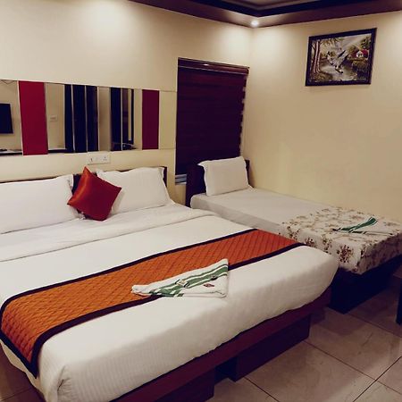 Majestic Inn Thiruvananthapuram Exteriör bild