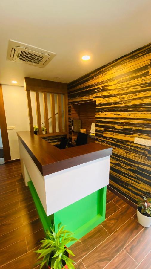 Majestic Inn Thiruvananthapuram Exteriör bild