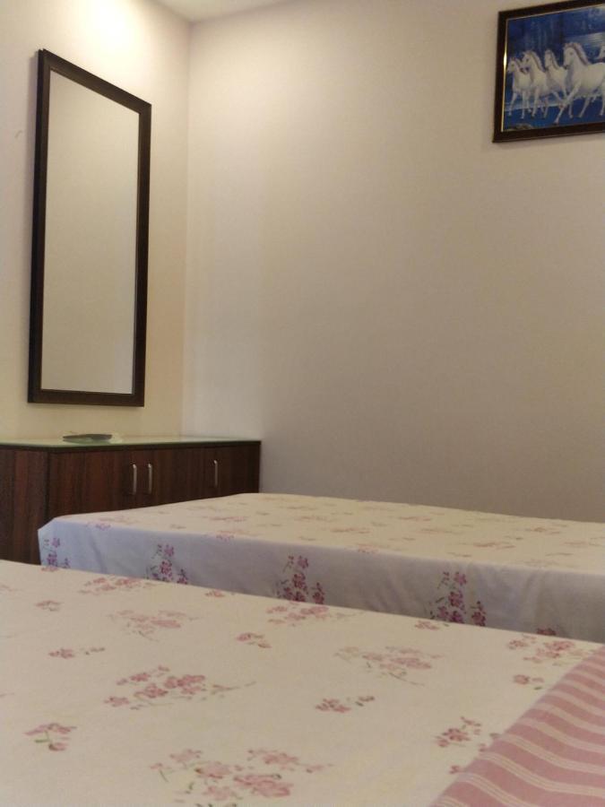 Majestic Inn Thiruvananthapuram Exteriör bild