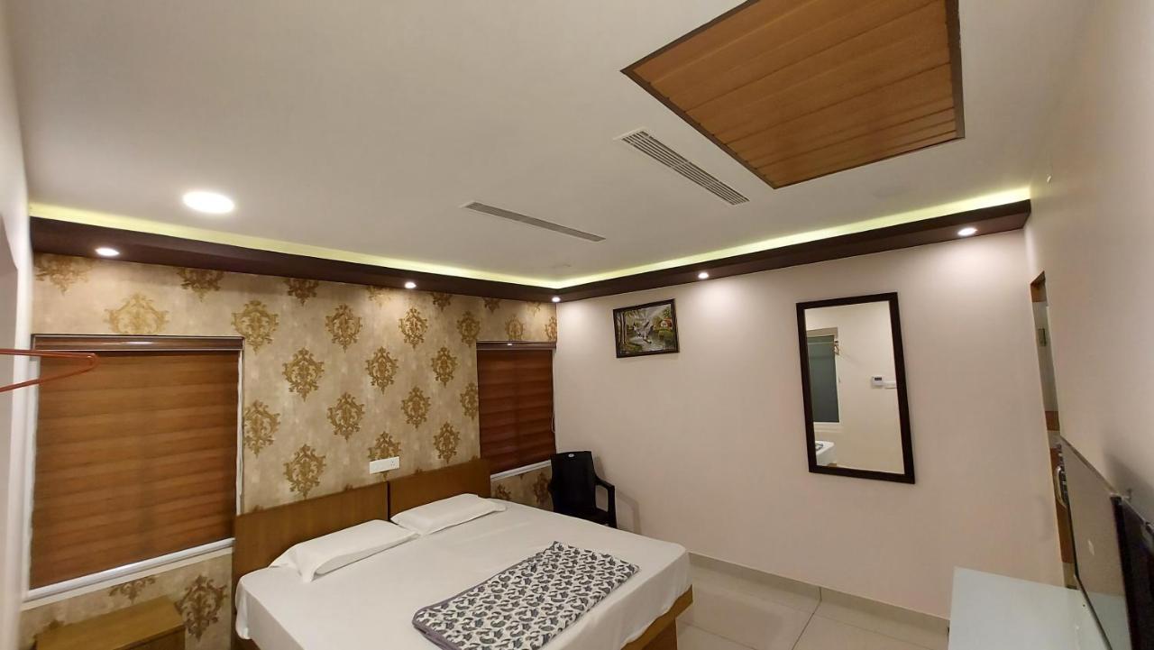 Majestic Inn Thiruvananthapuram Exteriör bild