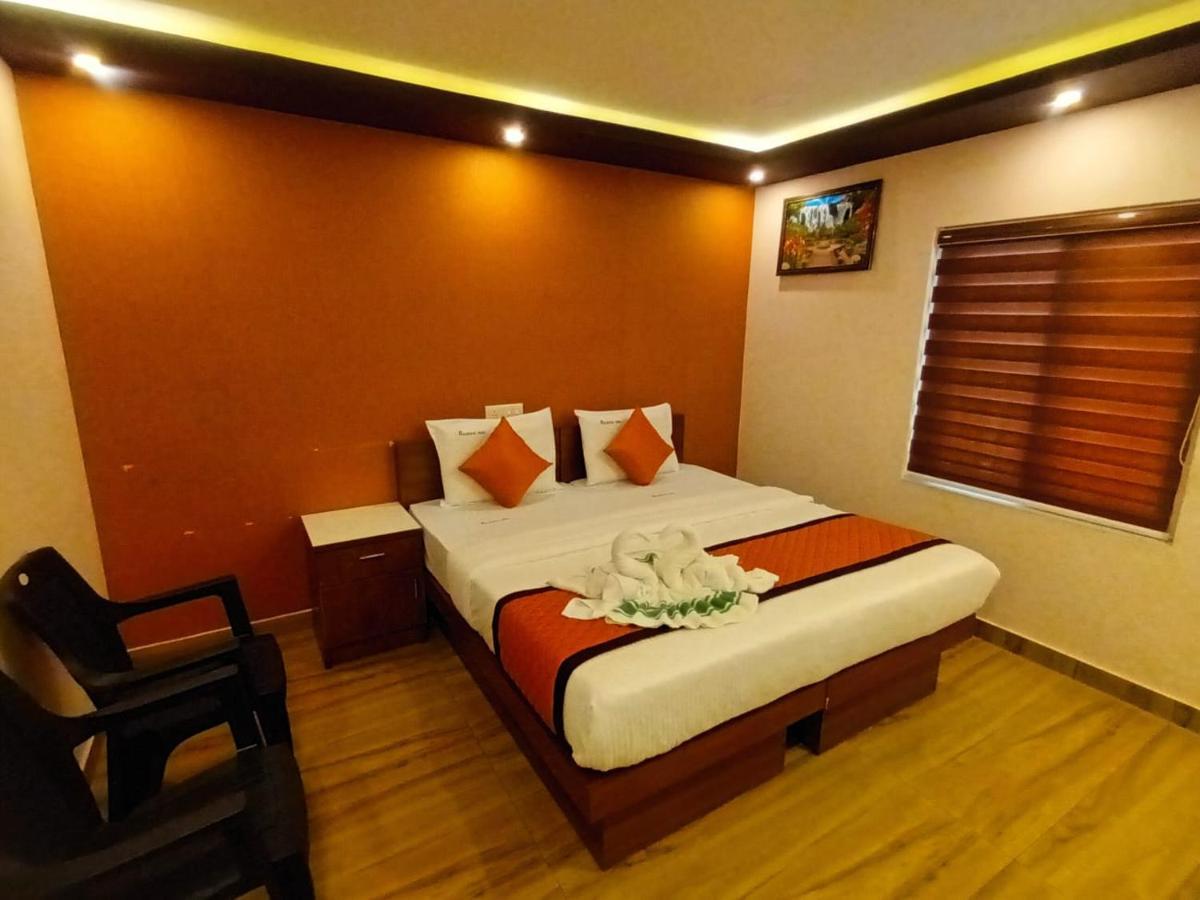 Majestic Inn Thiruvananthapuram Exteriör bild