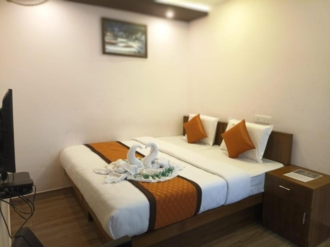Majestic Inn Thiruvananthapuram Exteriör bild
