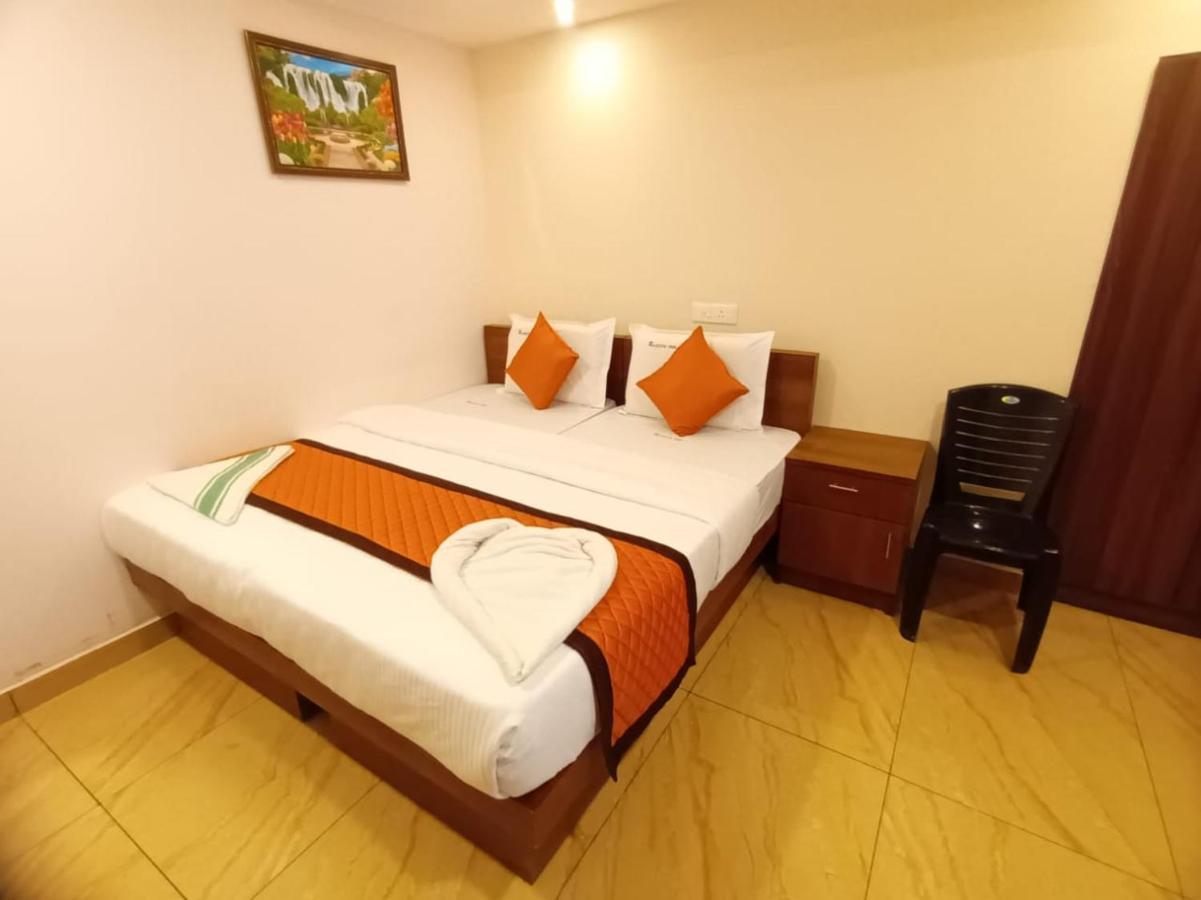 Majestic Inn Thiruvananthapuram Exteriör bild