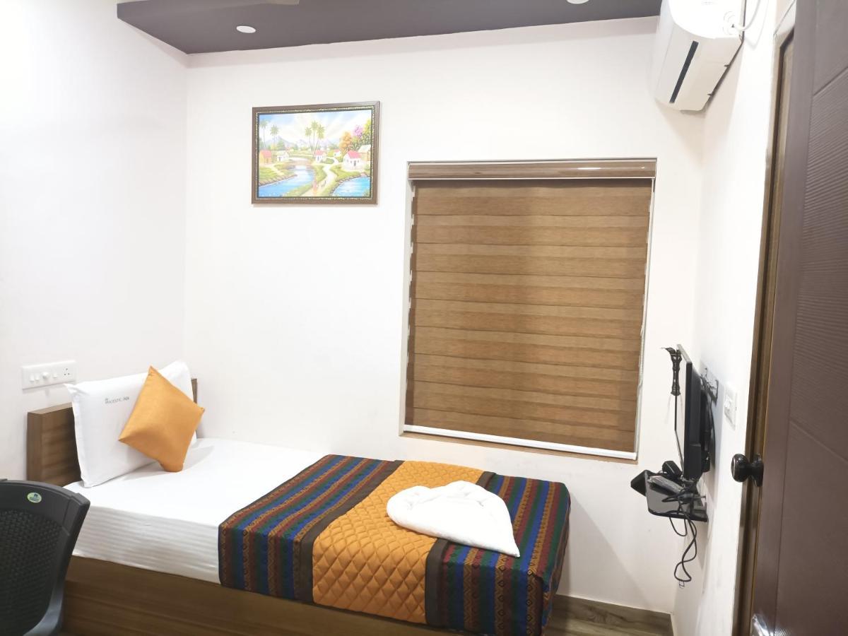 Majestic Inn Thiruvananthapuram Exteriör bild