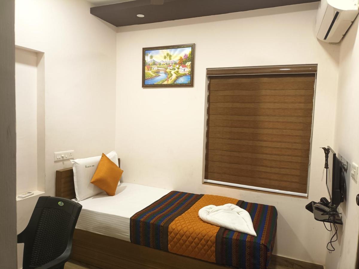 Majestic Inn Thiruvananthapuram Exteriör bild