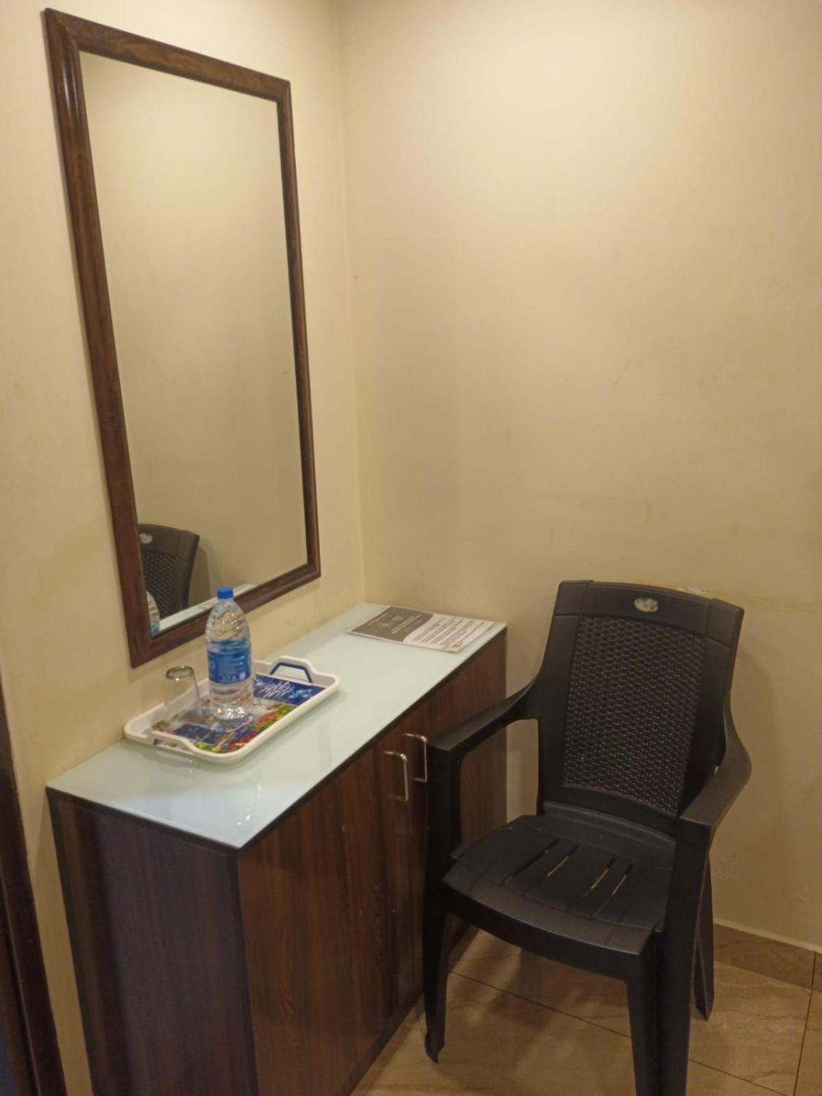 Majestic Inn Thiruvananthapuram Exteriör bild